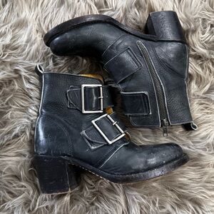 FRYE Black Leather Double Buckle Zip Moto Ankle Boots. Sz 6.5